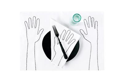 Valerie Barkowski OTIS linge table blanc noir set serviette credit tania panova 22a35EUR